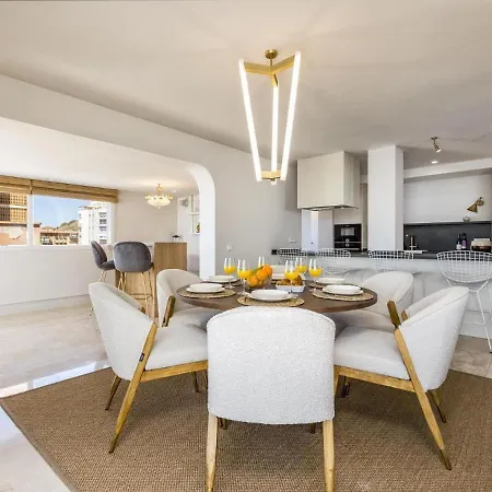 Apartment Beachfront Penthouse With Sea Views *